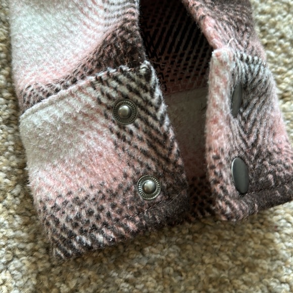 Women’s size small Shacket - Picture 6 of 6